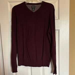 British Khaki men’s burgundy v neck sweater size medium